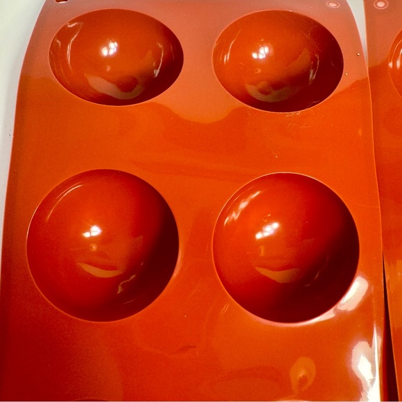 Lot of 2 red round silicone molds Chocolate Bombs/Baking Candy Molds. - Picture 2 of 8